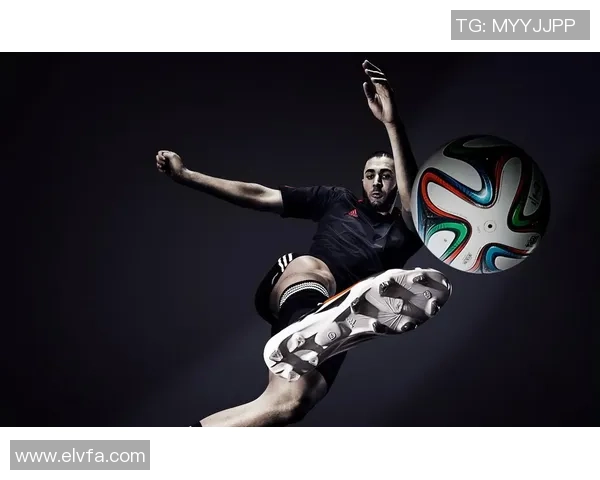 足球明星炫酷瞬间大集合让你领略球场外的风采与魅力