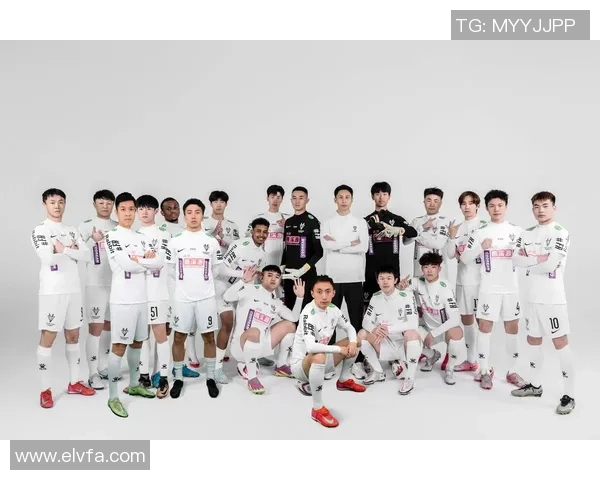 足球明星醉酒夜店狂欢引发热议众人关注其私生活与职业形象